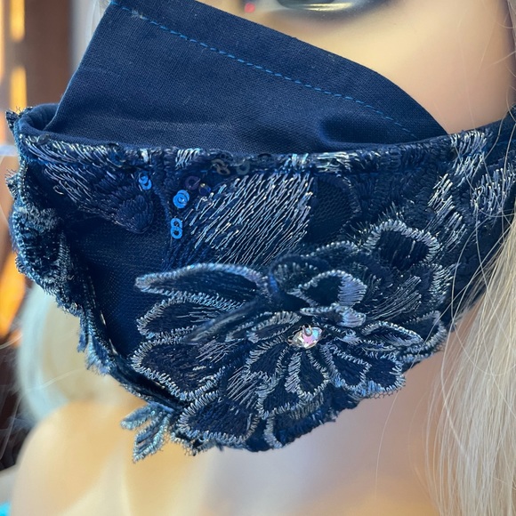 NWT 3-D  HANDMADE FACE MASK - Picture 3 of 3